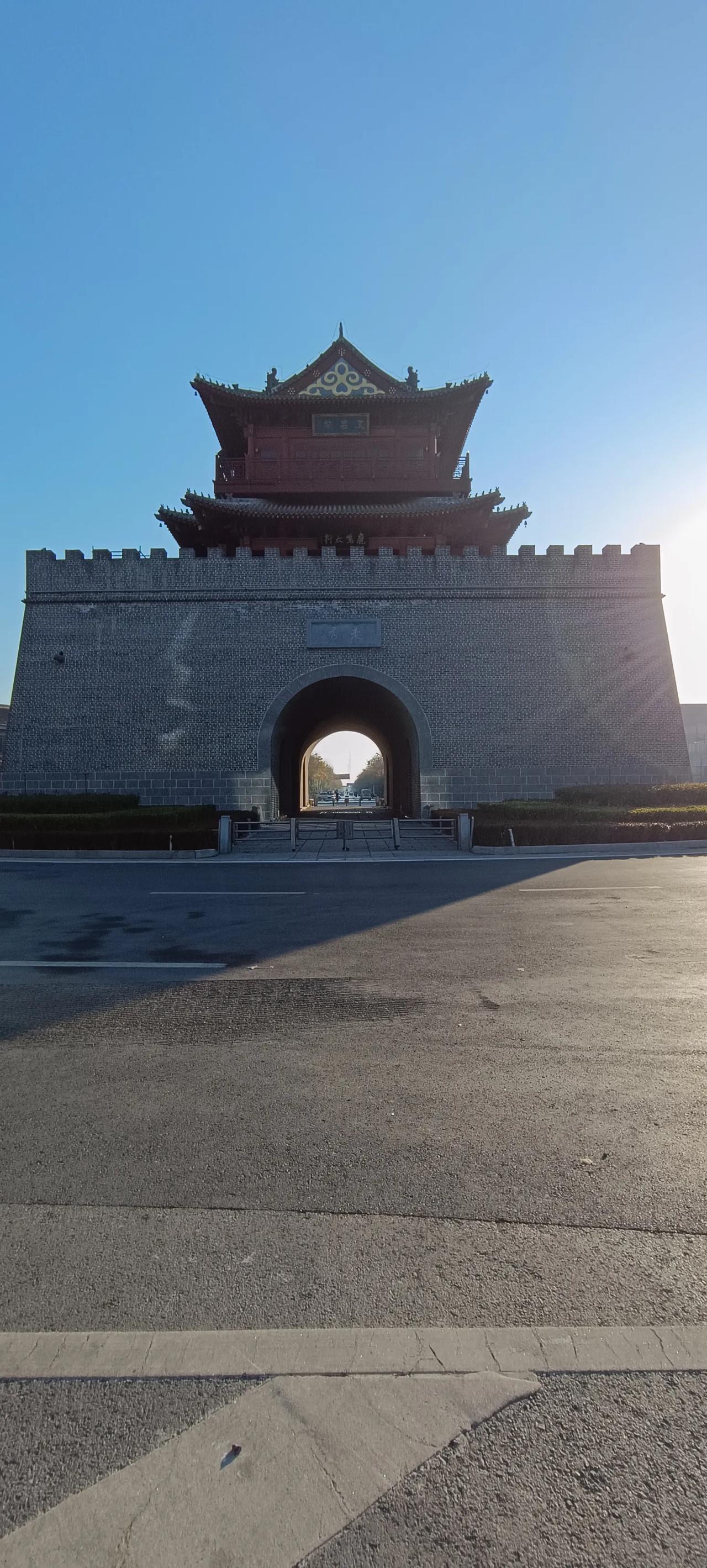 我所生活的城市朝歌，在三千年前曾是中国历史上殷商时期的古都，承载着厚重的历史文化