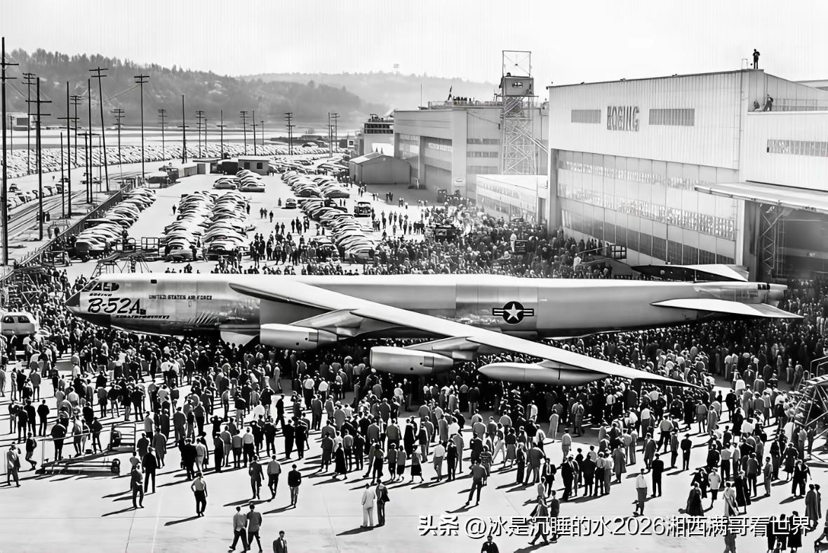 1954年3月18日，美国空军首架量产型B-52A“同温层堡垒”亚音速多发喷气式