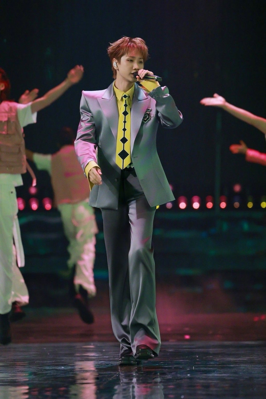 汪苏泷首次世巡三连开内地歌手 谁的青春在现场尖叫！从《有点甜》唱到新歌，互动环节