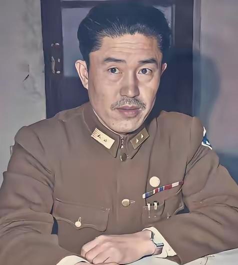 1950年8月，郑洞国去上海看病，路过北京时被周总理叫来家里吃饭。席间，周总理问