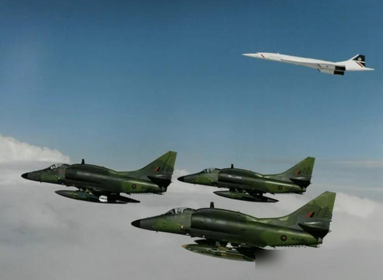 新西兰军机千里迢迢飞到中国黄海搞侦察，还顺手干扰民航飞行！

真的是越想越离谱，