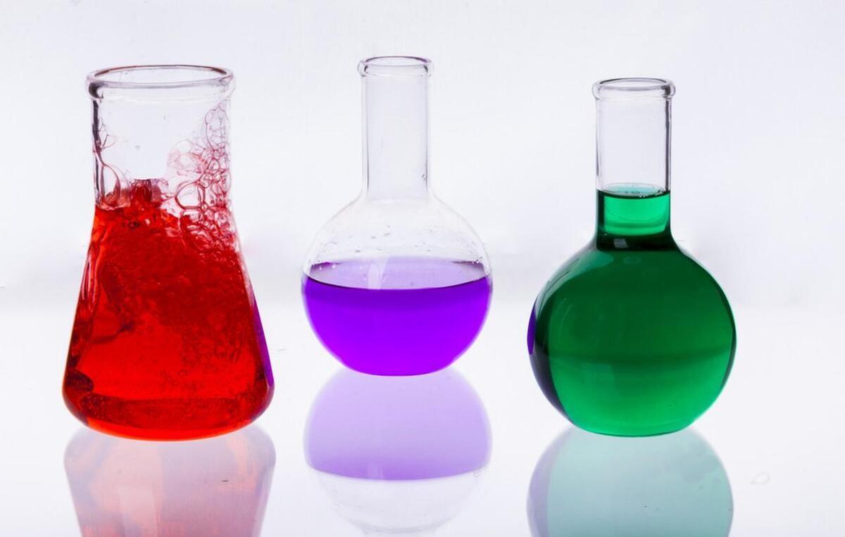 当尿液颜色发生改变的时候，会反映出身体的某些健康问题

1、浓茶色：大多数人晨尿