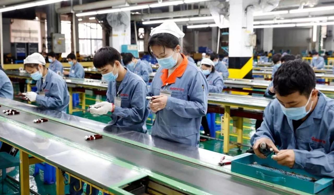 没有一技之长，怎么脱离工厂？

世界上99%的工作根本就不需要非常高深的技能，或