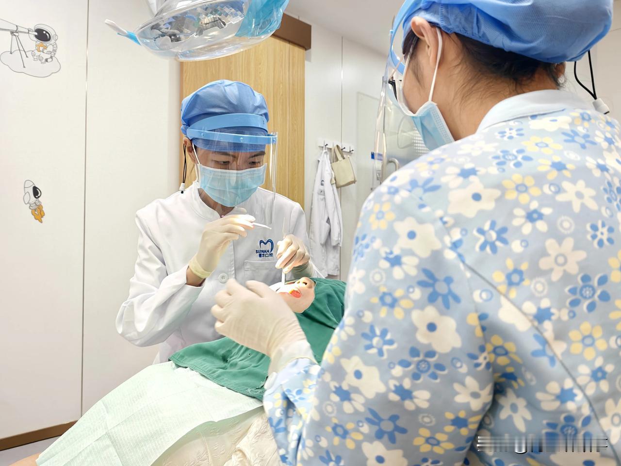 匠心精研医术，暖心守护齿间安康——记穗华口腔主治医师李绘丽
医者仁心，护齿前行。