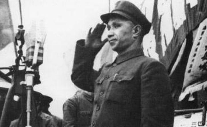 1989年谢伟才扮演粟裕，刚化好妆照镜子却失望：怎么看自己都不像元帅，只觉得最多