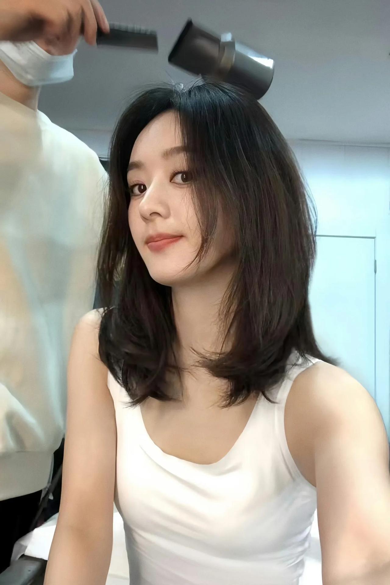 赵丽颖一张简单的自拍都这么美！#赵丽颖#