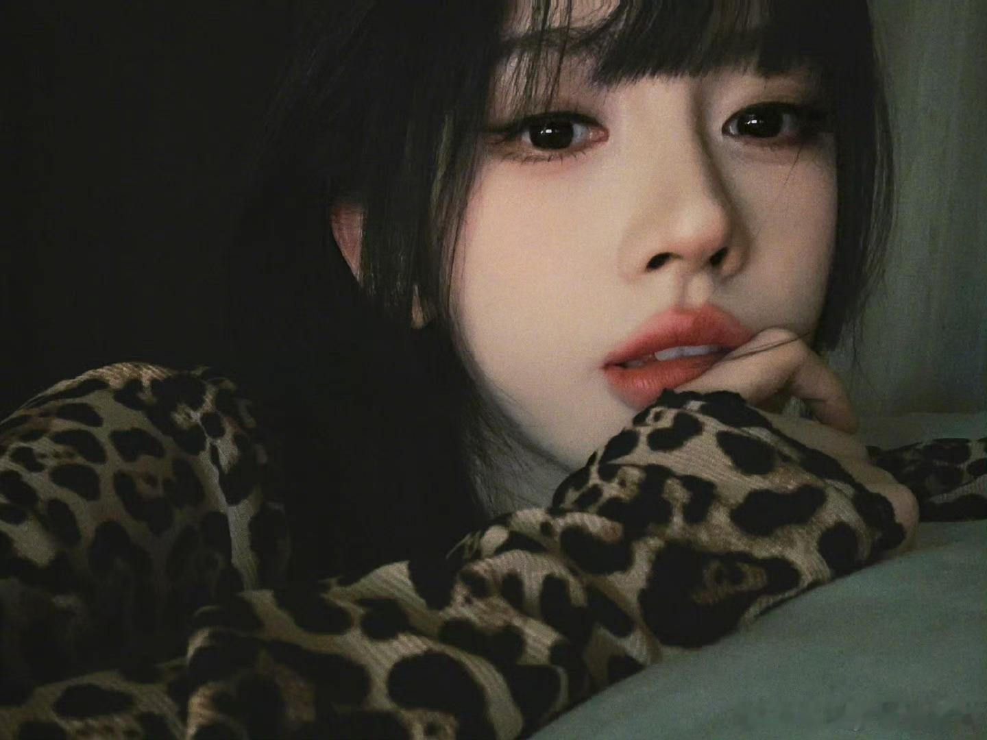 jjyjjy  jjy“你是远方的太阳，虽远却充满光芒” 