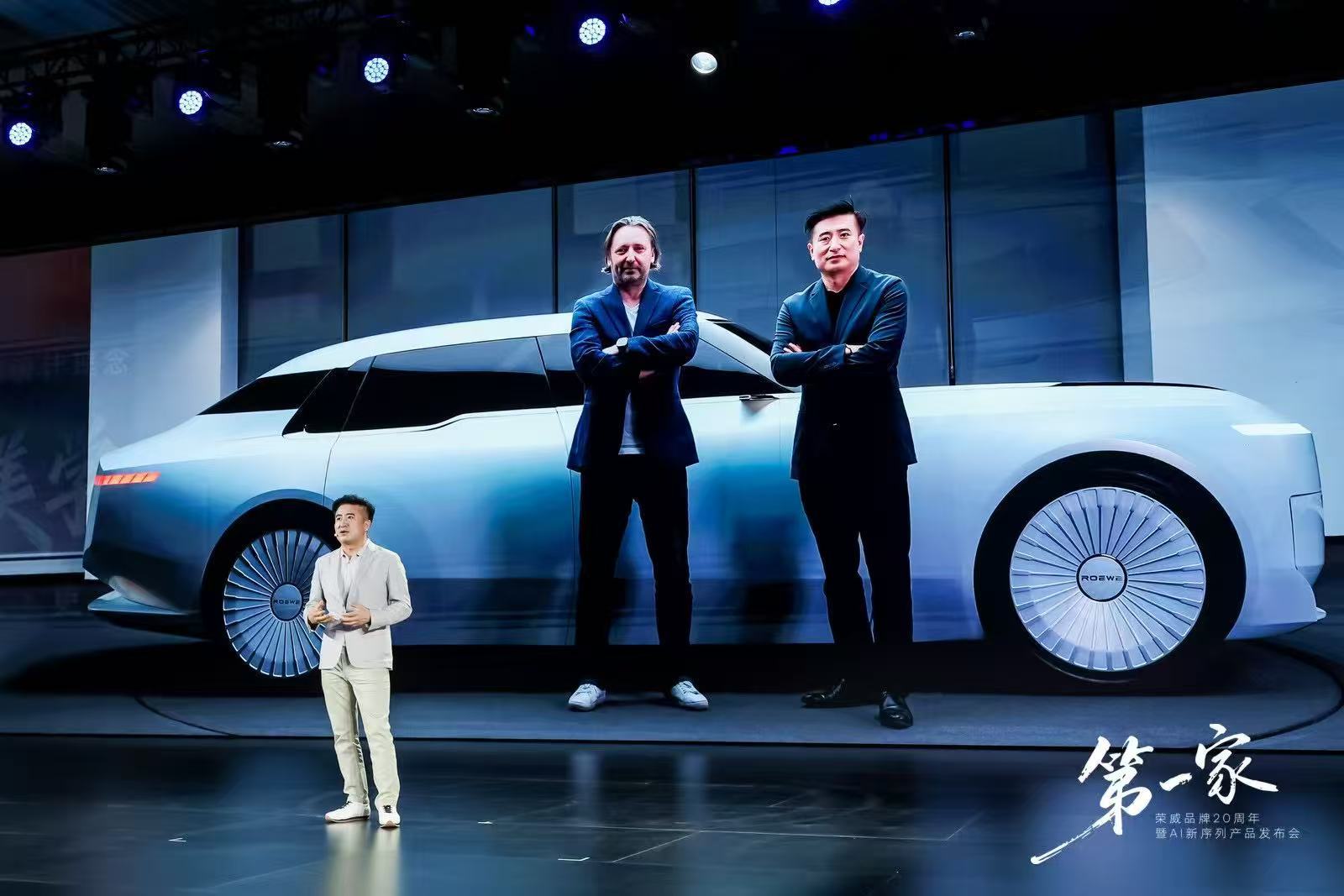 荣威火山联手合作家越AI汽车荣威这次真的刚住了！现在车圈满大街都是“网红脸”，看