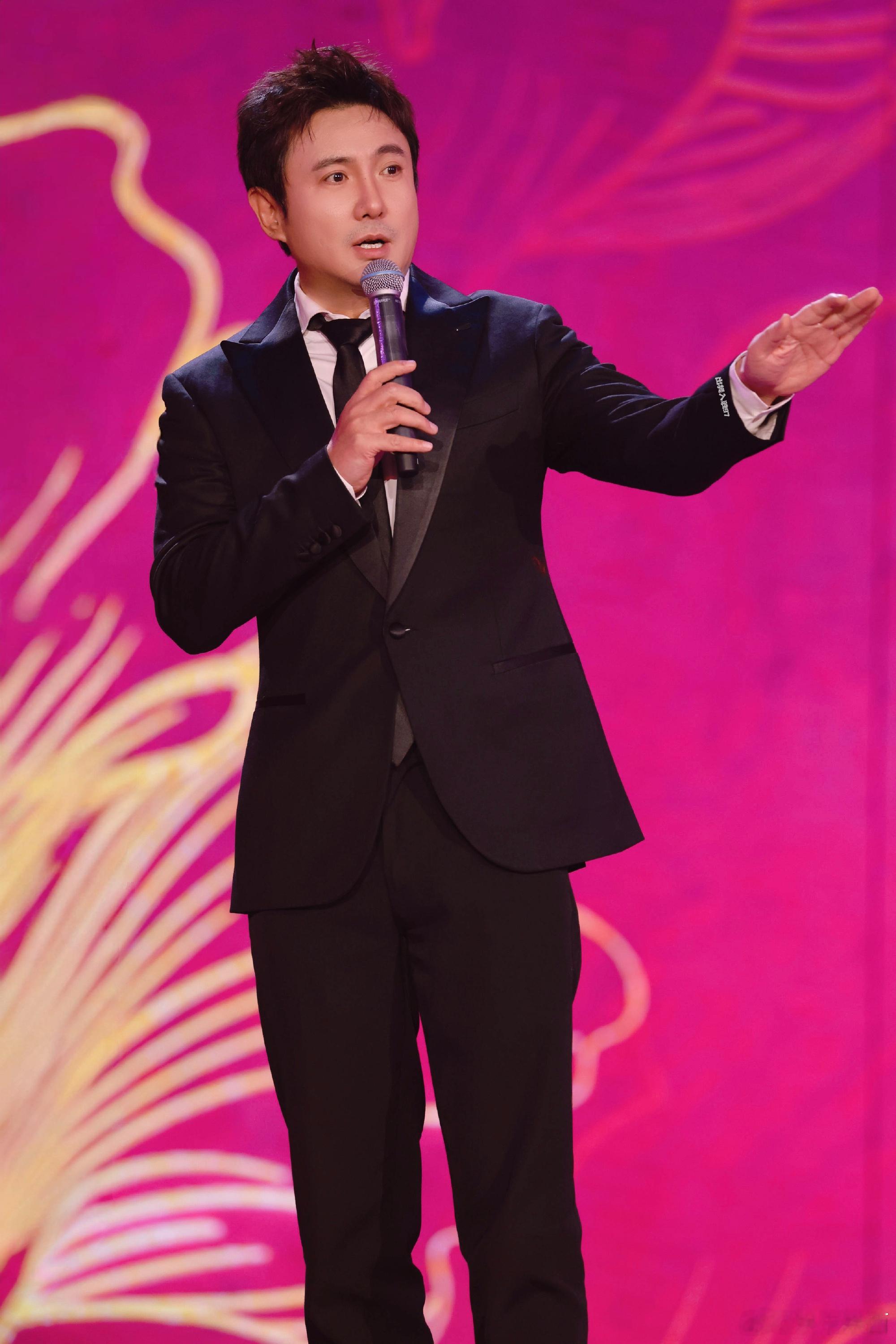 沈腾说欢迎来龙餐馆在自己心中是完美的沈腾表演说服力有些角色是演员的私心。《欢迎来