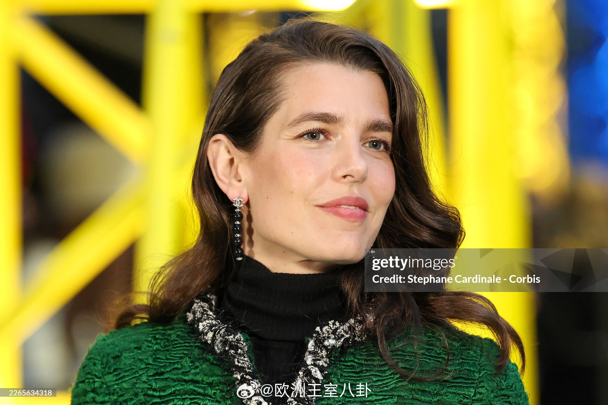 3.9 摩纳哥卡洛琳公主的长女夏洛特在巴黎时装周观看香奈儿的秀，同场有她嫂子塔蒂