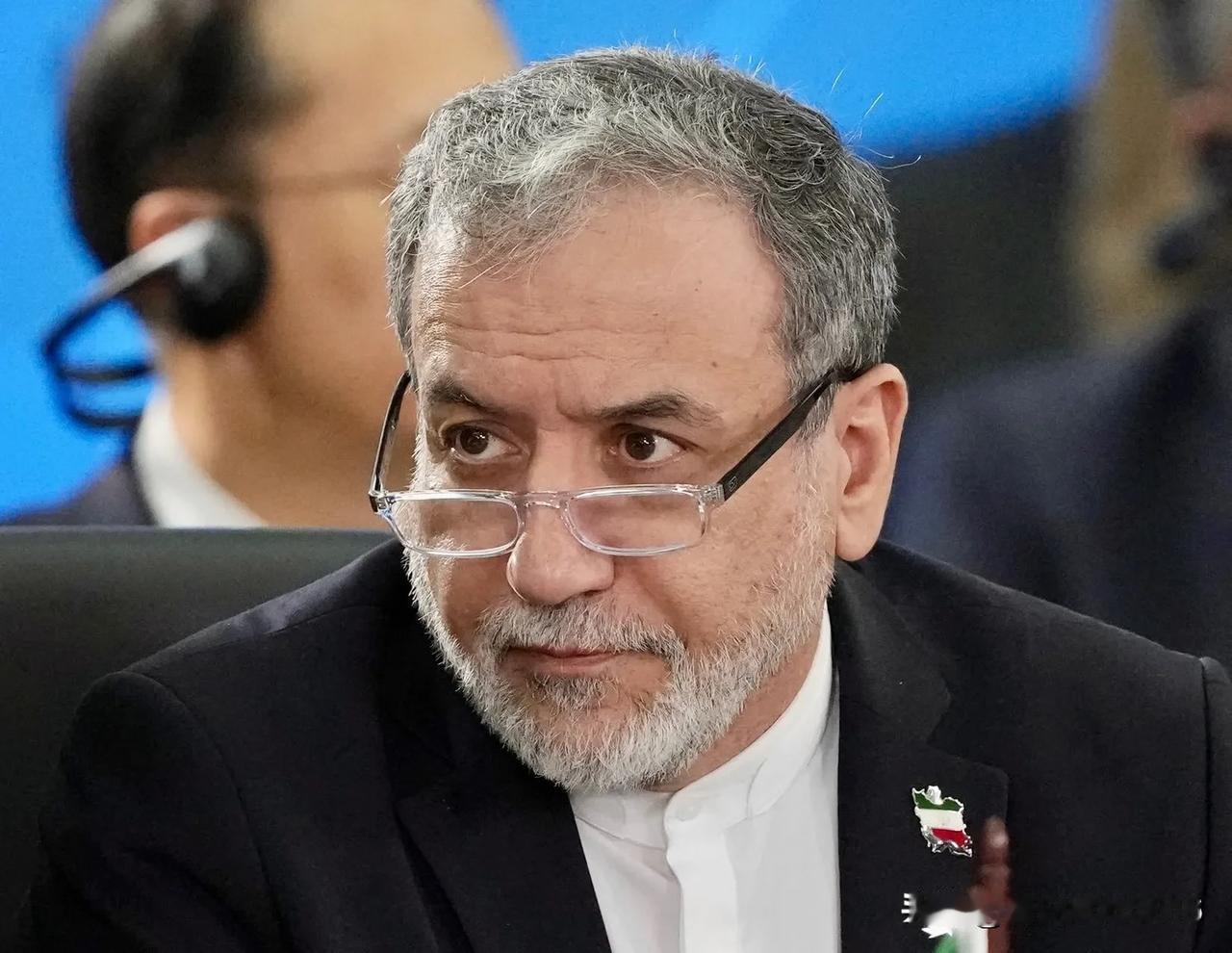 🇷🇺🇮🇷 俄罗斯外交部长拉夫罗夫与伊朗的阿拉格奇交谈，讨论美国违反停火协