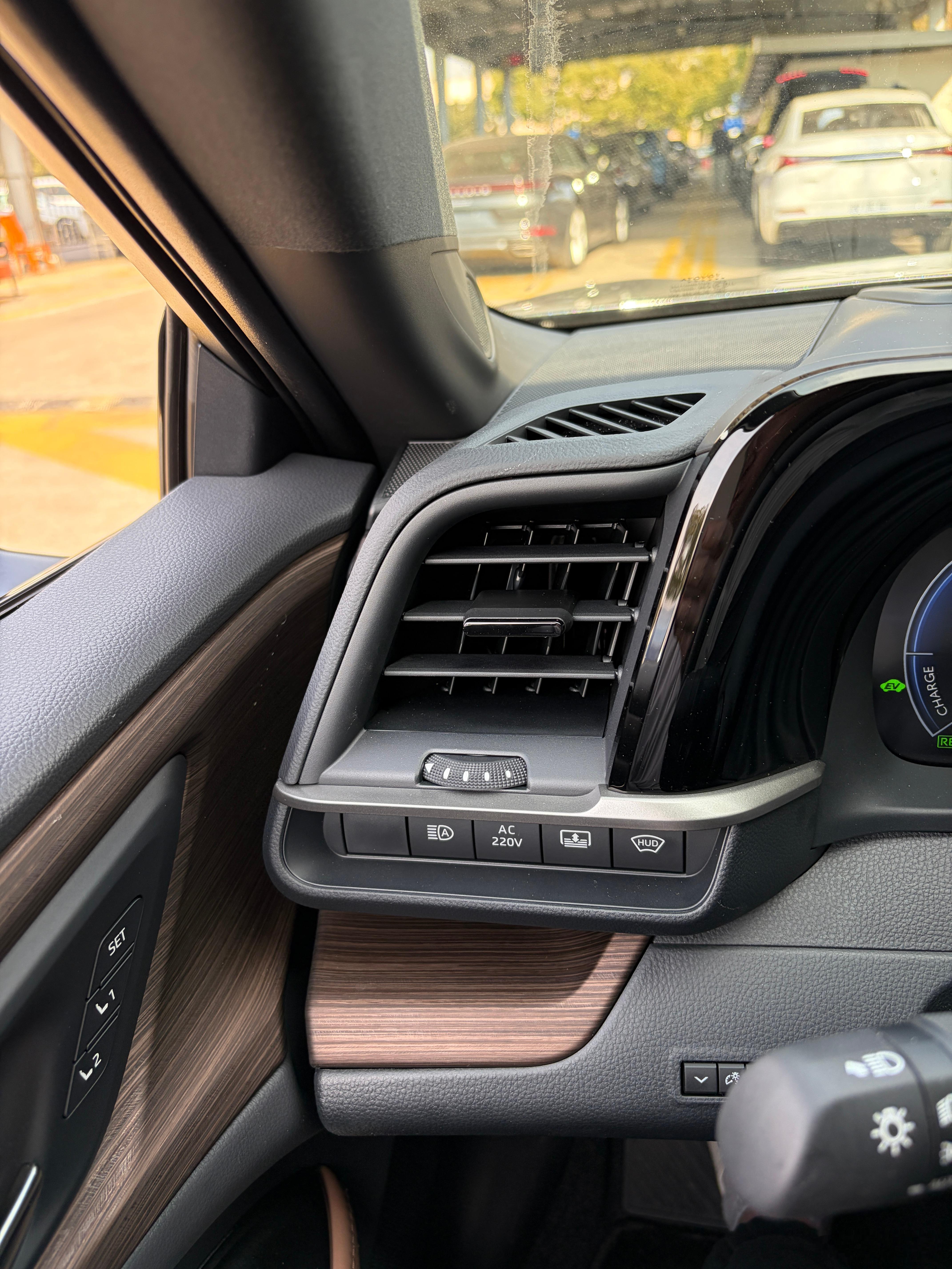 除东大以外的国家的汽车，基本上我都能够理解其中的逻辑。但我作为一个东大人，却无法