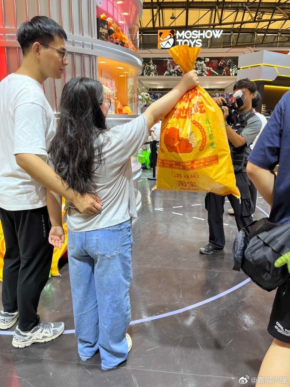 上淘宝入谷不亏出门逛展最怕空手而归，好在遇上🍑筛谷子活动，既有粮食又有动漫小礼