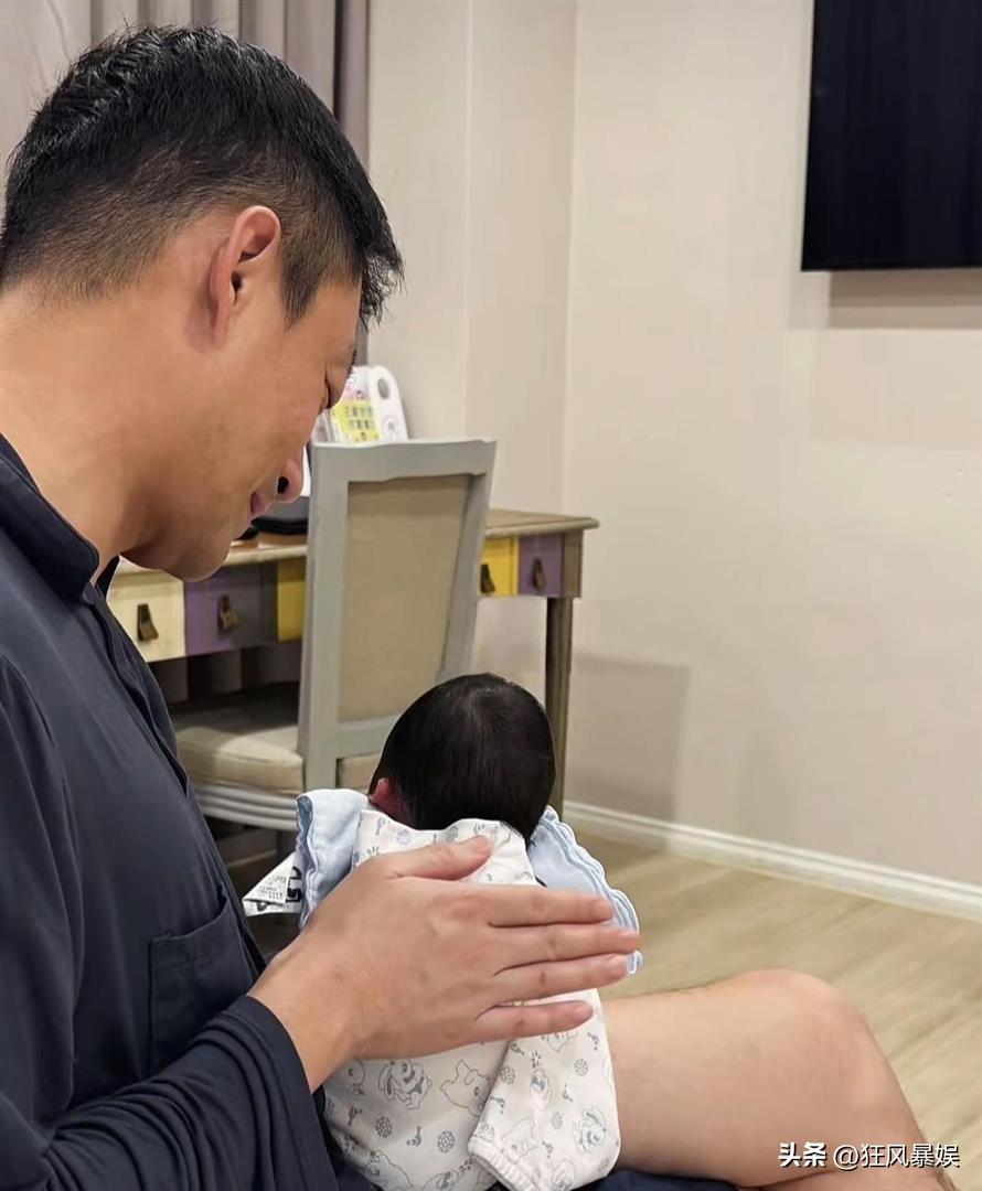 汪小菲，被马筱梅爆料！

汪小菲又被刷屏了，原因是马筱梅偷拍了汪小菲，张兰在直播