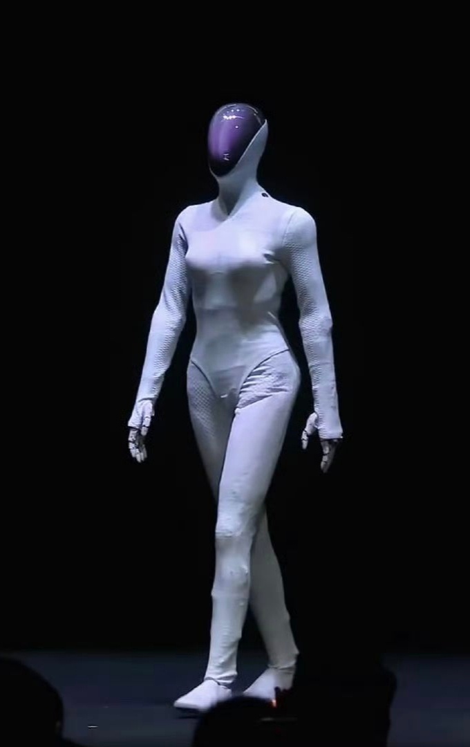 小鹏机器人拟人感好强啊！ ​​​