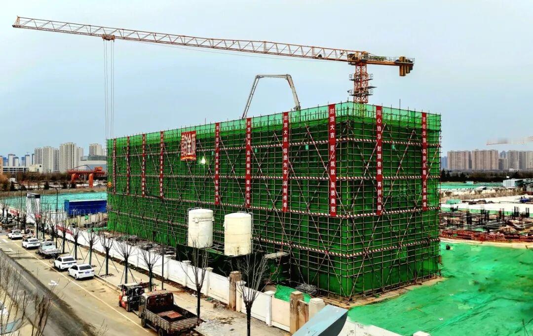 快讯！日前，西安红旗村城中村改造配套学校项目（爱知中学未央校区项目）全面封顶，标