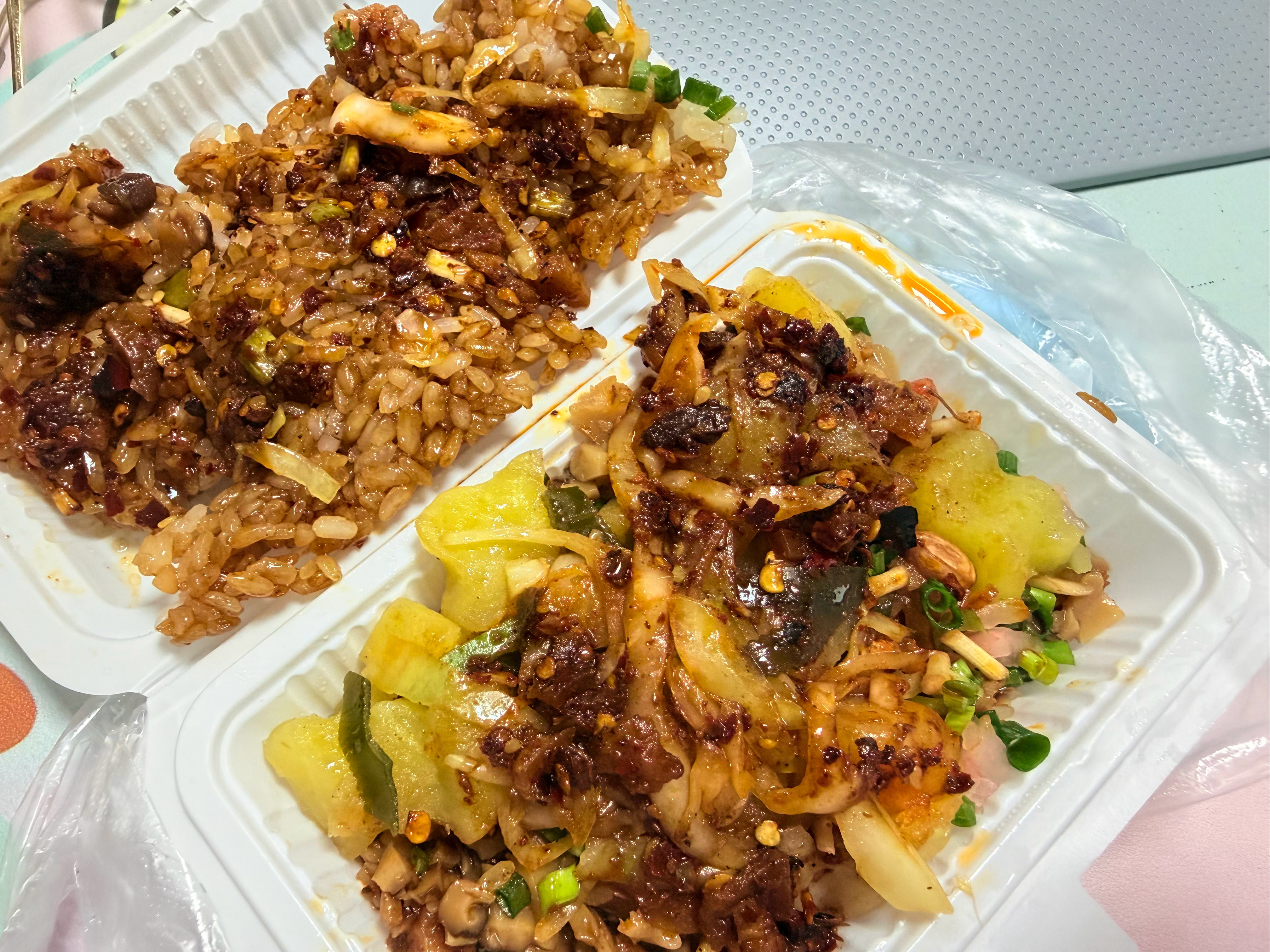小猴呆の废话真多 冒着大暴雨也要买的糯米饭，就小口小口珍惜着吃吧 贵阳