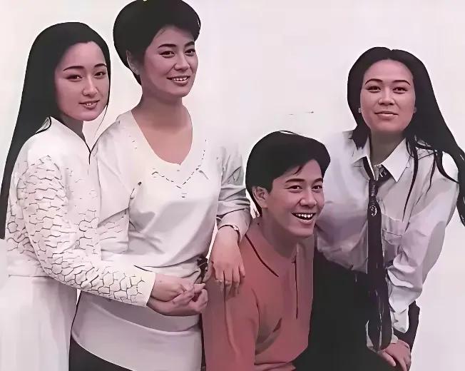 毛阿敏、那英、蔡国庆、杨钰莹，当年都是红极一时的歌星，他们的演唱各有特色。这些年