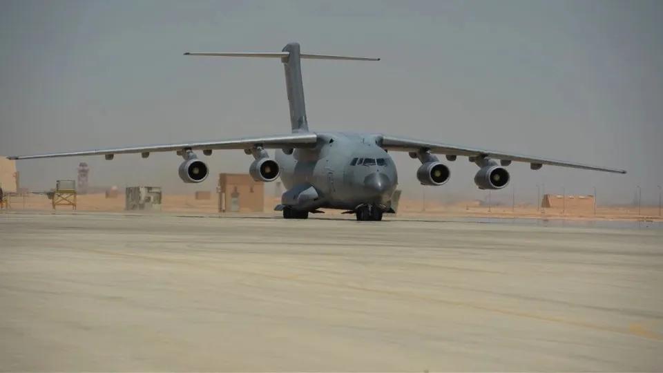 歼16集群编队，划过巴基斯坦天空，飞入红海、霍尔木兹海峡防空圈，美以雷达高强度搜