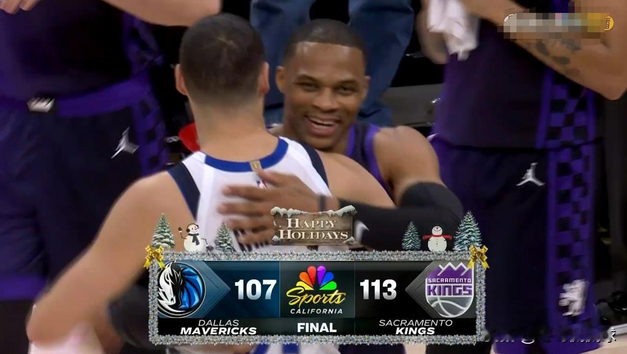 在今天国王主场以113：107击败独行侠的赛后，发生了特别温馨的一幕。当比赛的终