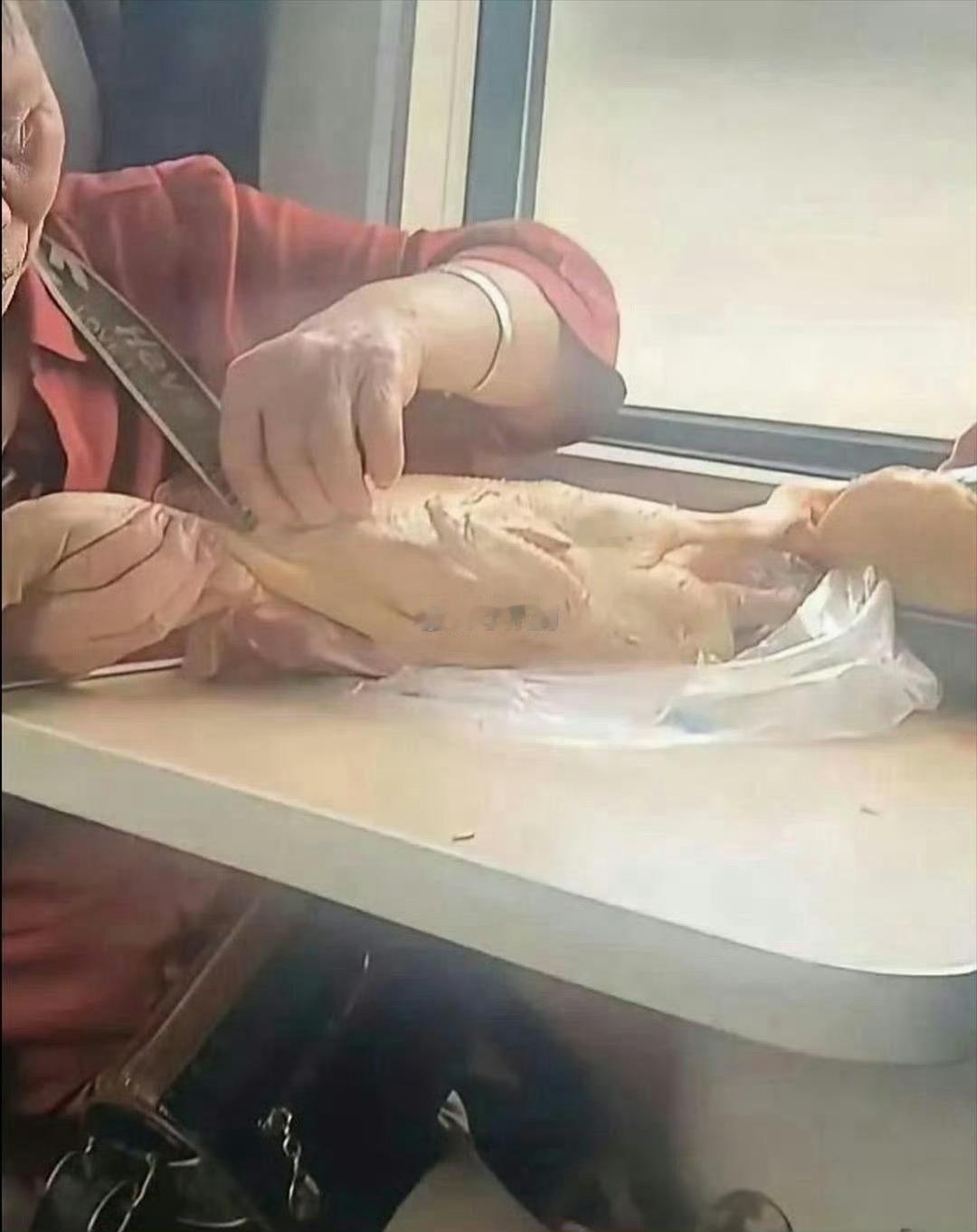 火车上的一幕，给我惊呆了 ​​​