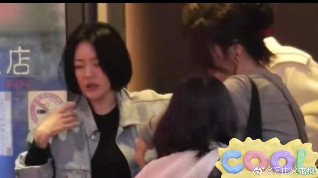 一个人的嘴巴或许会说谎，但身体的语言是一点都藏不住的。小S前几天出来活动，都是笑