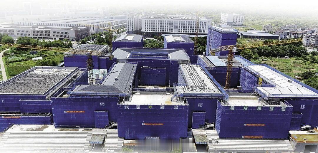 东阳身边事 7月30日，东阳市南市街道上槐堂村南侧的槐堂初中迁建项目施工现场一片