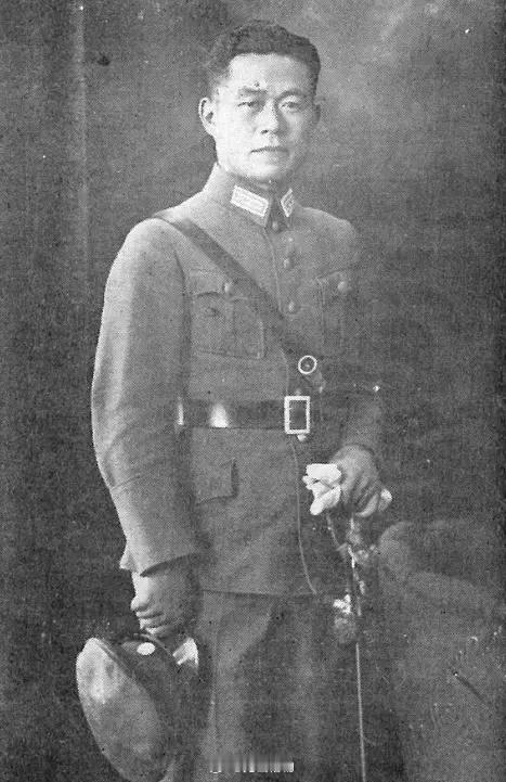 1949年1月10日凌晨，华北陈官庄地区陈庄外围张庙堂附近。淮海战场，国军中将邱
