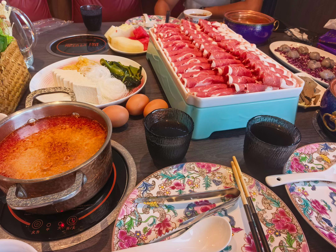 夏天适合在空调里吃小火锅 