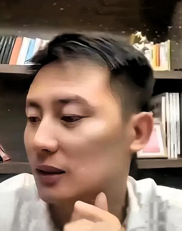 昨晚蹲了武亮接棒张雪峰的第一场直播，全程看完真的越看越气，弹幕里一堆人揪着细节不