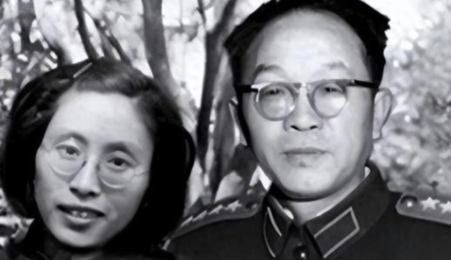 1952年，黄克诚的岳父贩卖鸦片，被判死刑，行刑前，黄克诚找到了负责此案的干部，