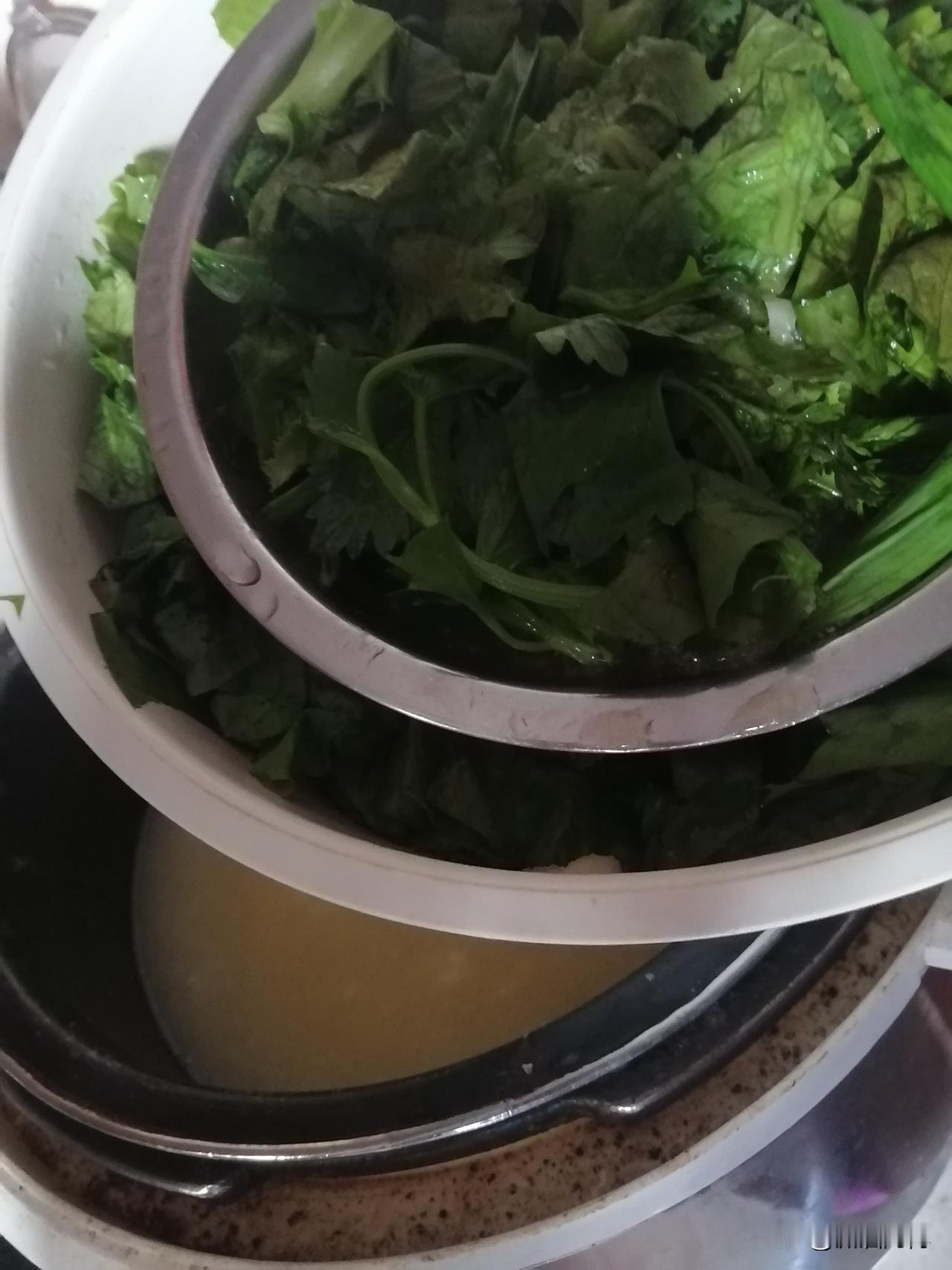 对于我来说亏欠最多的人是父母，真的不知道经济困难的那些年代是怎么熬过来。不要说一