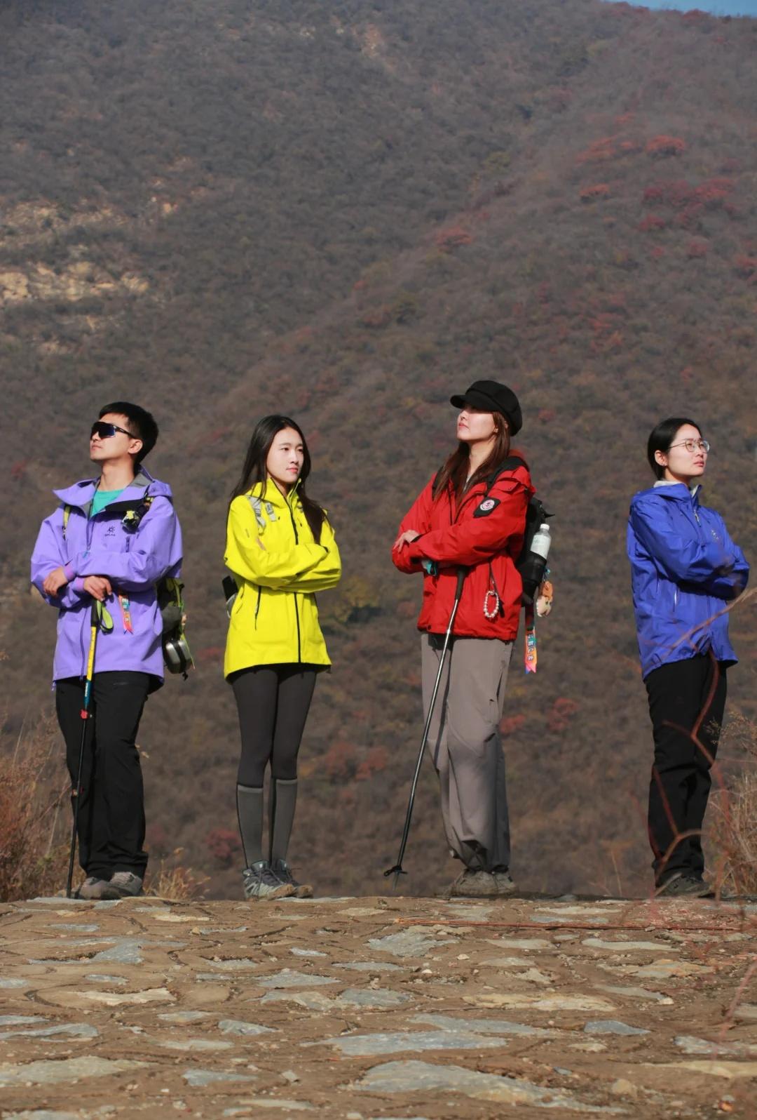 谷积山徒步12公里寻访三塔一寺 | 附攻略
山里的秋过的很快，几乎没什么叶子了，