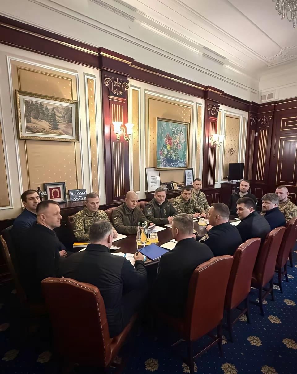 乌克兰新上任的办公室主任布达诺夫，这时候接手叶尔马克的烂摊子，整个乌克兰的局势，