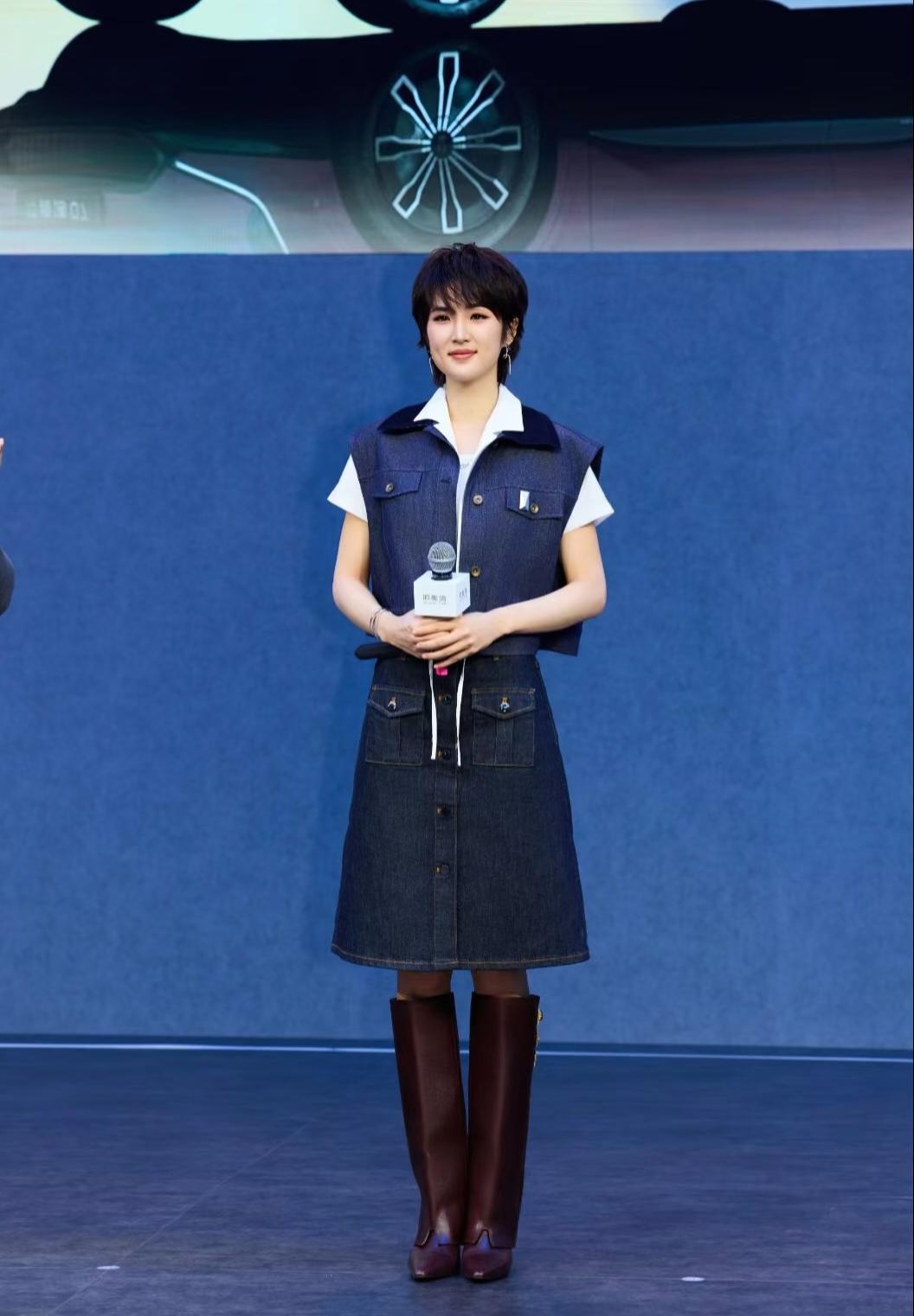 姚安娜绝对是最听劝，
最接地气的豪门千金了
大家都知道姚安娜在拍戏方面不是一块料