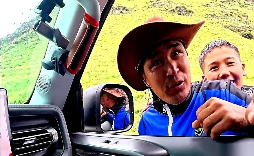 十个人自驾游找地方住，结账时听到个数字：总共100块。
对，没听错。不是人均10