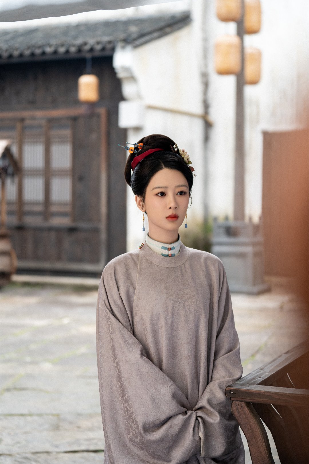 家业李祯，一个心怀梦想与勇气的女子，在家族没落之时，凭借着对制墨的热爱与天赋，开