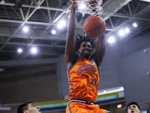 CBA最新消息：据上海男篮和广东男篮赛后统计，上海男篮本场比赛篮板优势明显，全队