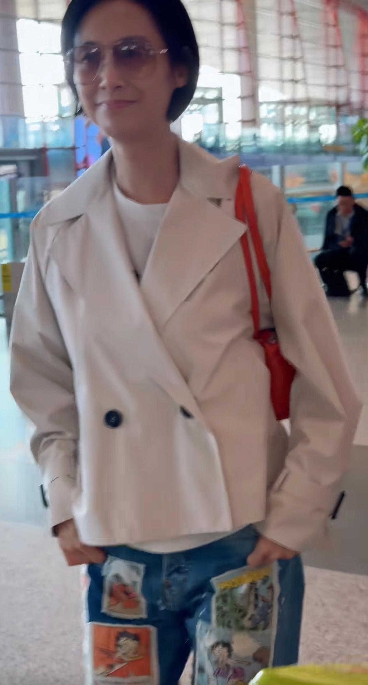 不愧是大家心中最美紫霞仙子，看起来几乎没有化妆，尽显原生态的自然美感！

202