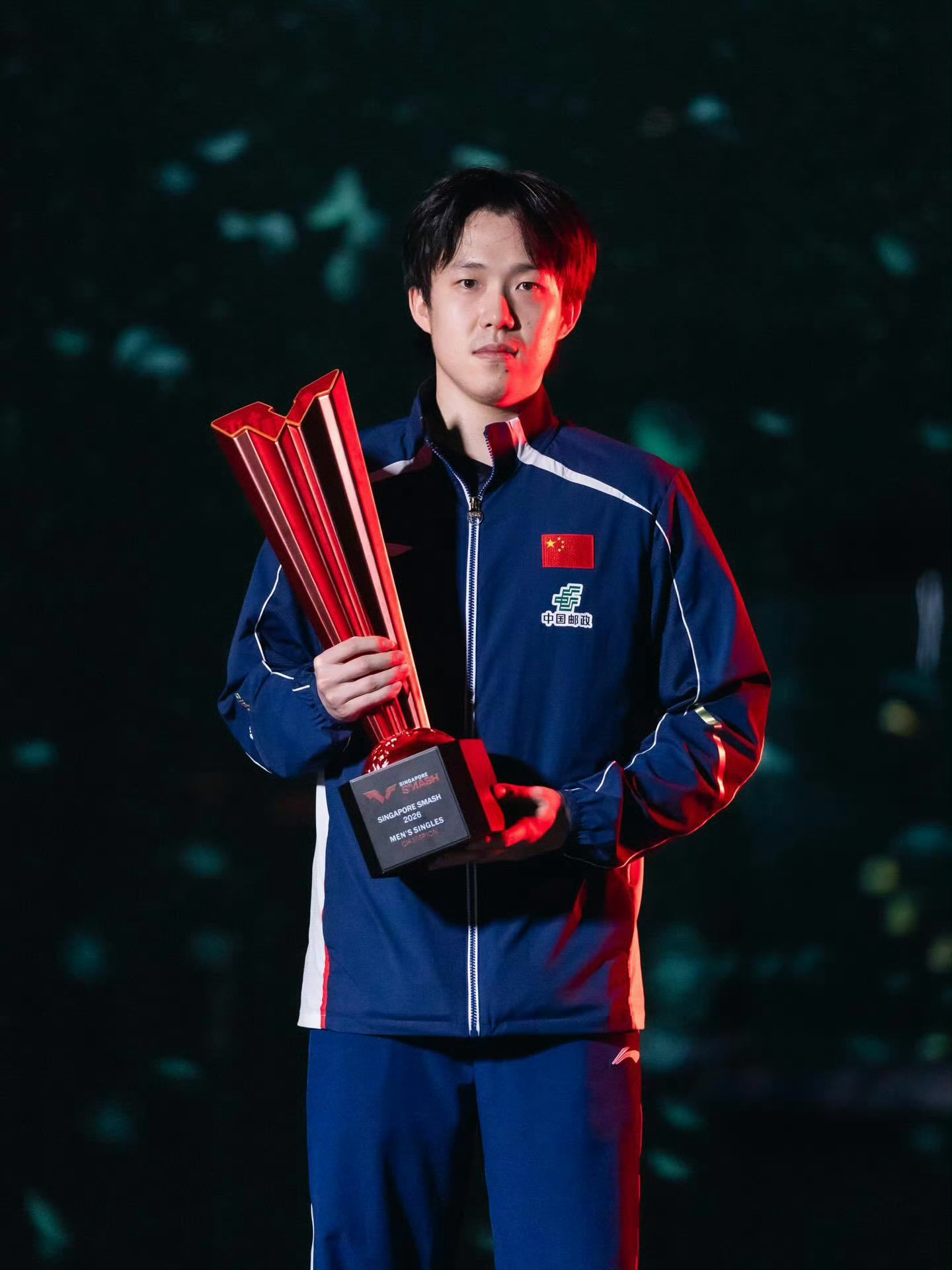 双冠封神！孙颖莎王楚钦新加坡大满贯包揽单打，冠军宣传照震撼发布wtt 2026年