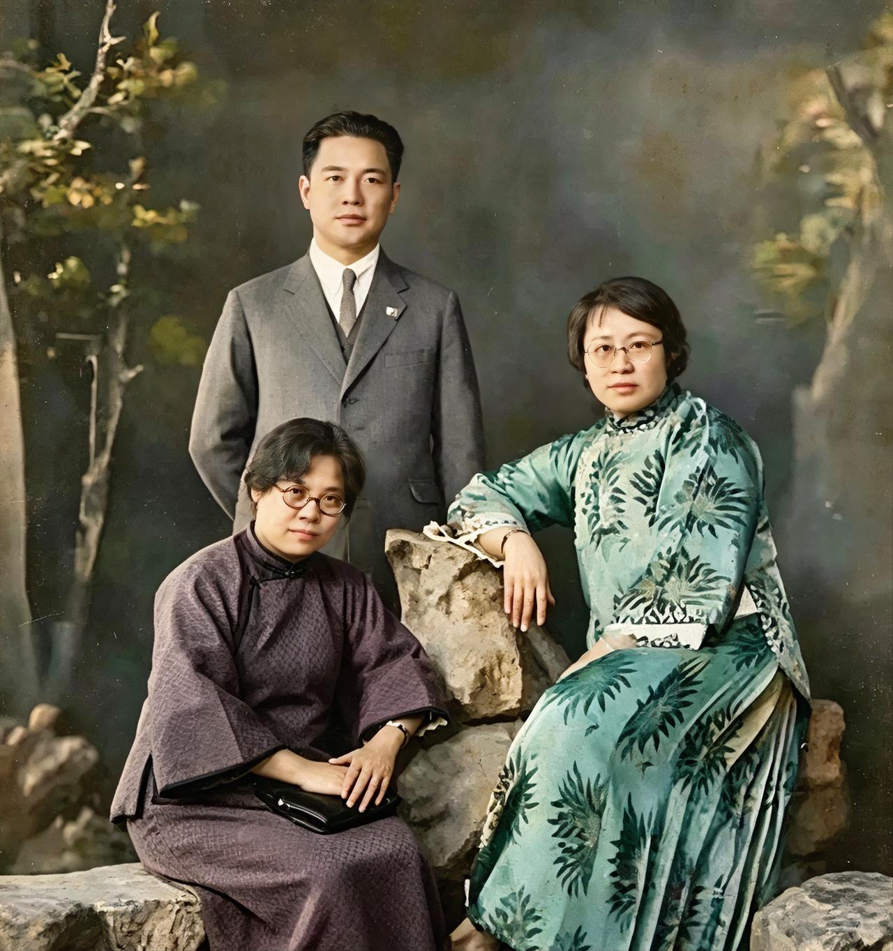 1925年，汪精卫夫妇与曾醒的一张合影，陈璧君看着就很强势。