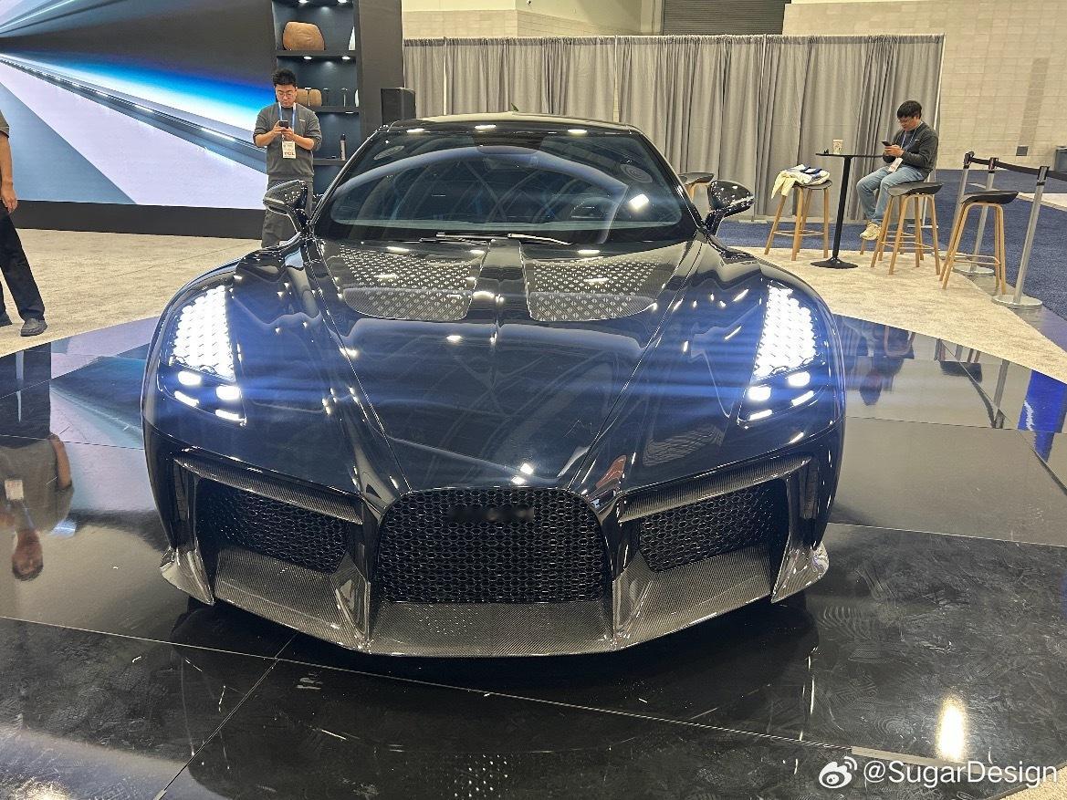 网友实拍，Kosmera实车演都不演啦脸都一样了