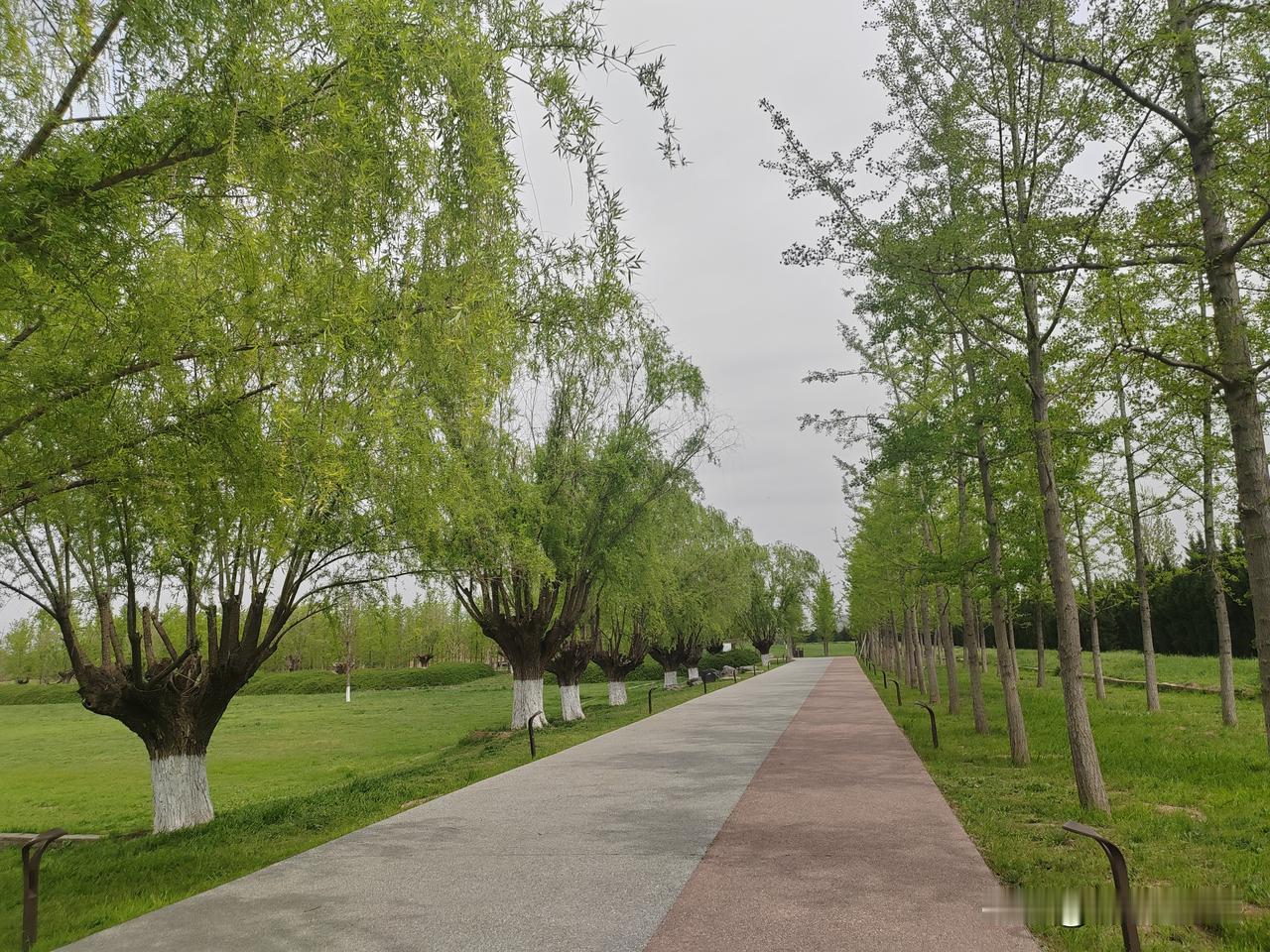 人生感悟：吃亏可以，但得吃在明面上。1、别人对你冷淡，本质就是你没价值。你有用时