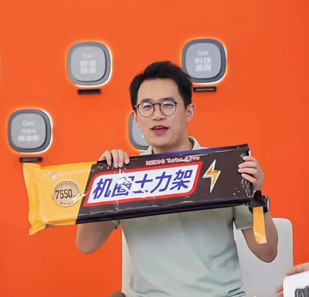 王腾首度辟谣！称自己并没有泄密！
睡一觉起来王腾微博都沦陷了，光热评就有一万多条