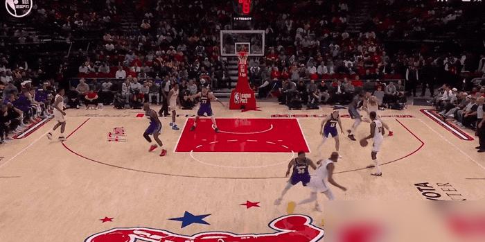 你敢信？杜兰特昨晚被防到怀疑人生！第四节10分钟2分5投1中还被断3次！
 
湖