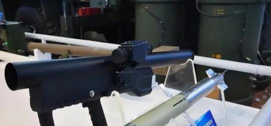 美军最恐惧的噩梦来了！中国“袖箭”导弹震惊全球，3万元一发重量不足4公斤，仅有黄