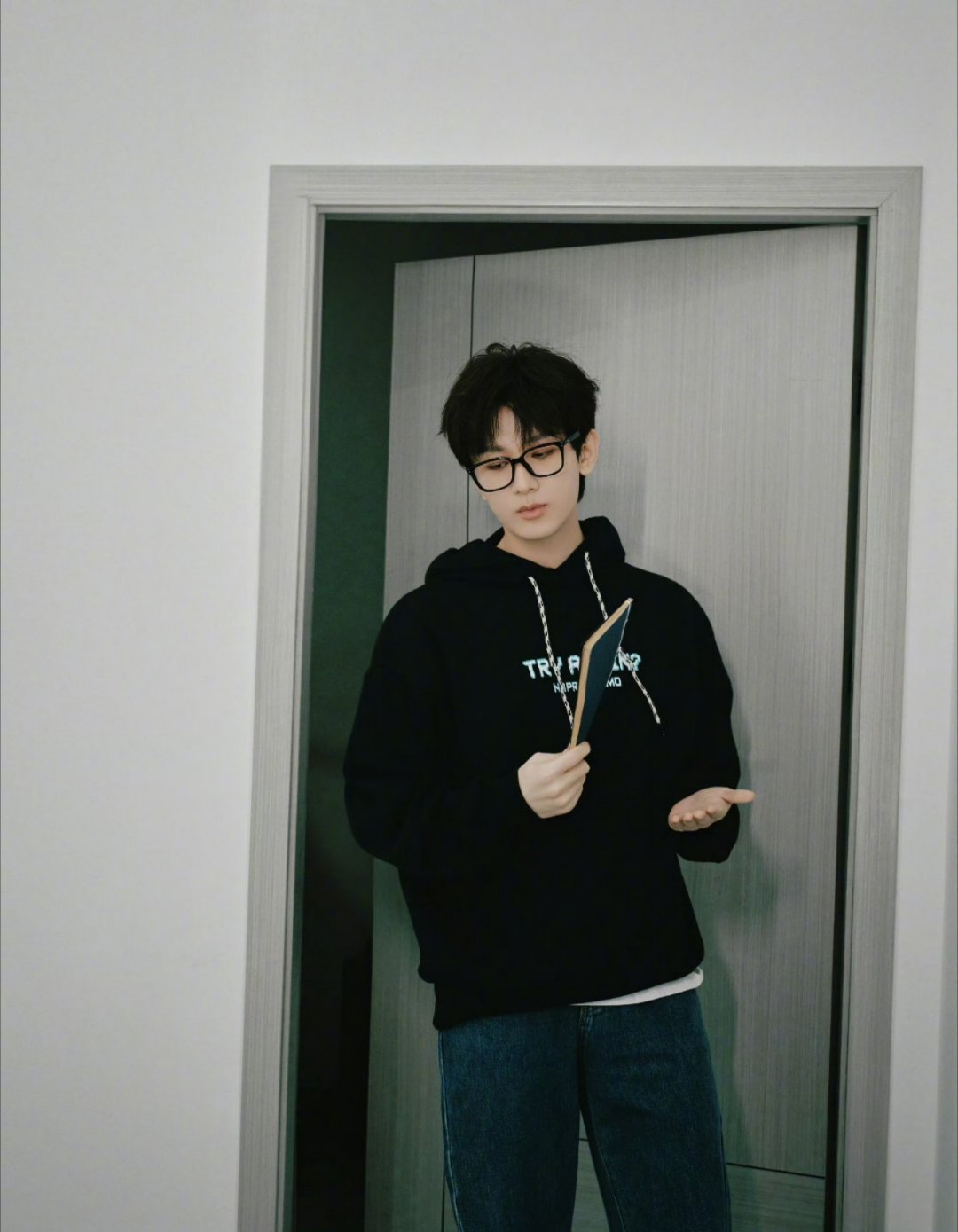 成毅已成立独资工作室，这不是老早的事了吗？