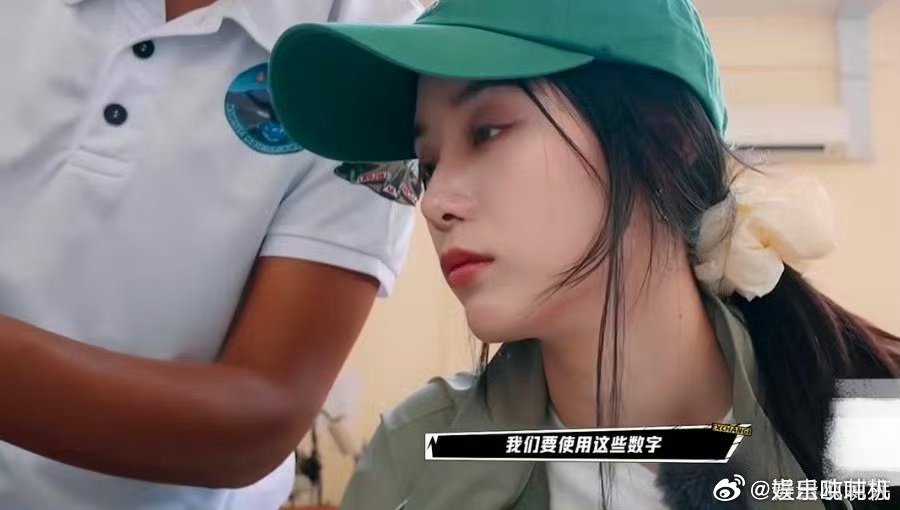 徐艺洋演我上课听讲 看徐艺洋节目里的样子笑不活了，昏昏欲睡还努力保持清醒，这不就