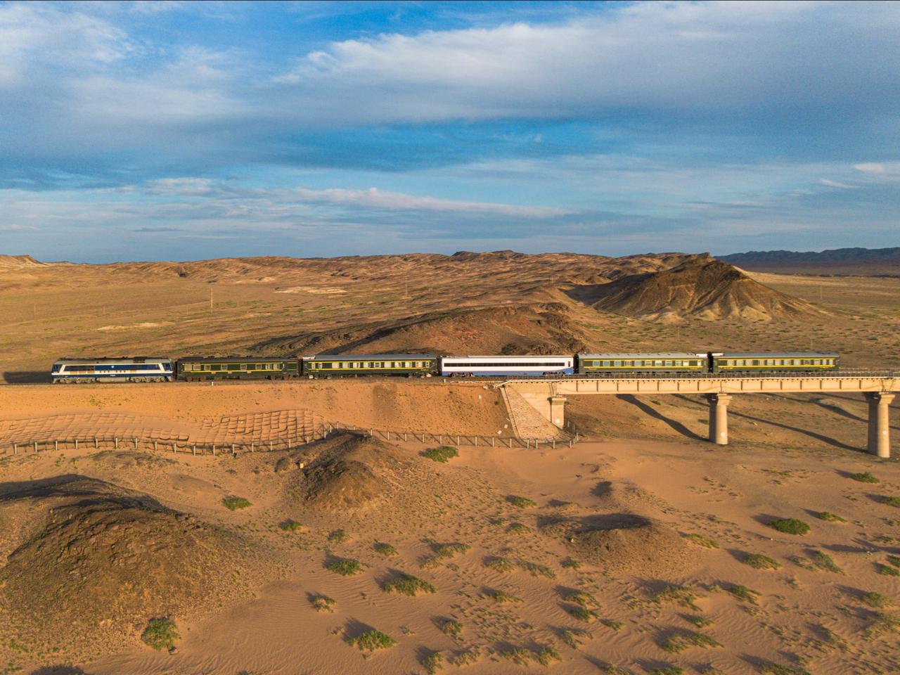 “这回中国绝对是脑子进水了，等着把底裤都赔光吧！”当年美国媒体用这句嘲讽标题登上