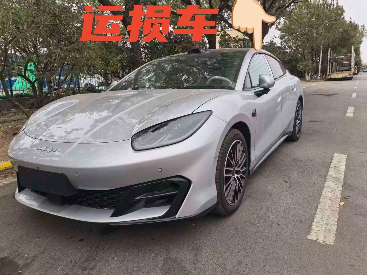 最新到货轻微瑕疵可以忽略不计！
方程豹S指导价20.99万现货裸车19.XX裸车